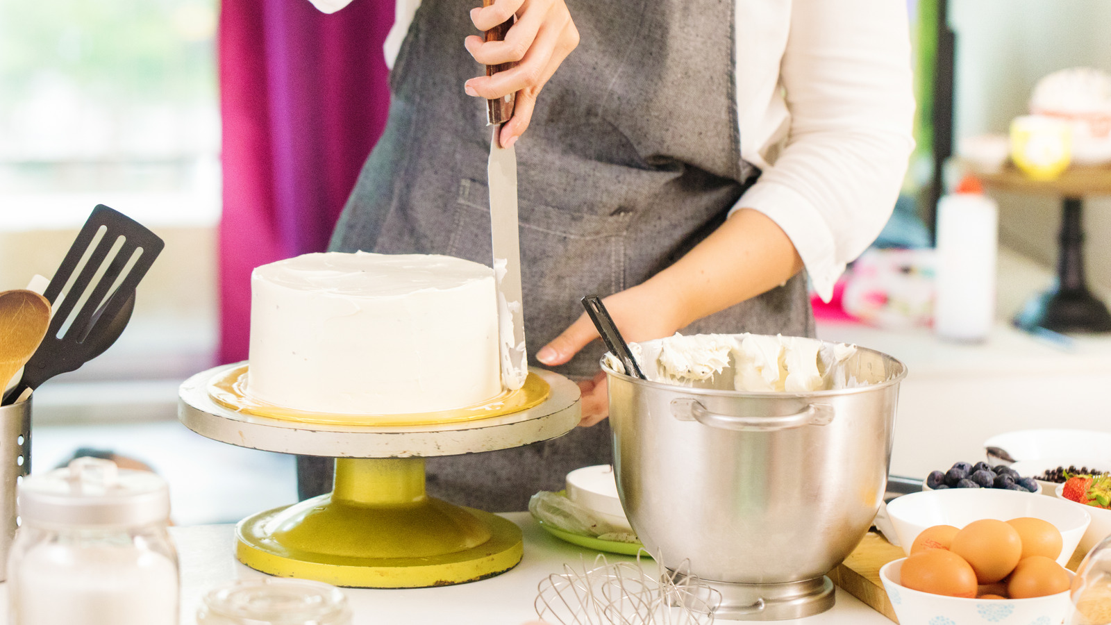 Cream Cheese vs. Buttercream: Why This Tangy Frosting Elevates Every Dessert